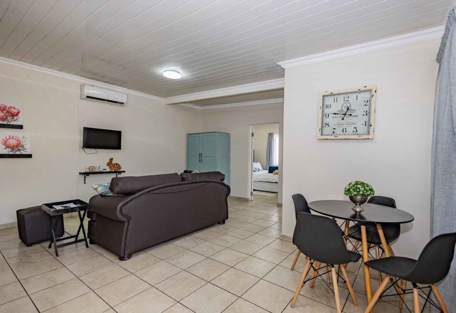 To Let 2 Bedroom Property for Rent in Oakdale Western Cape